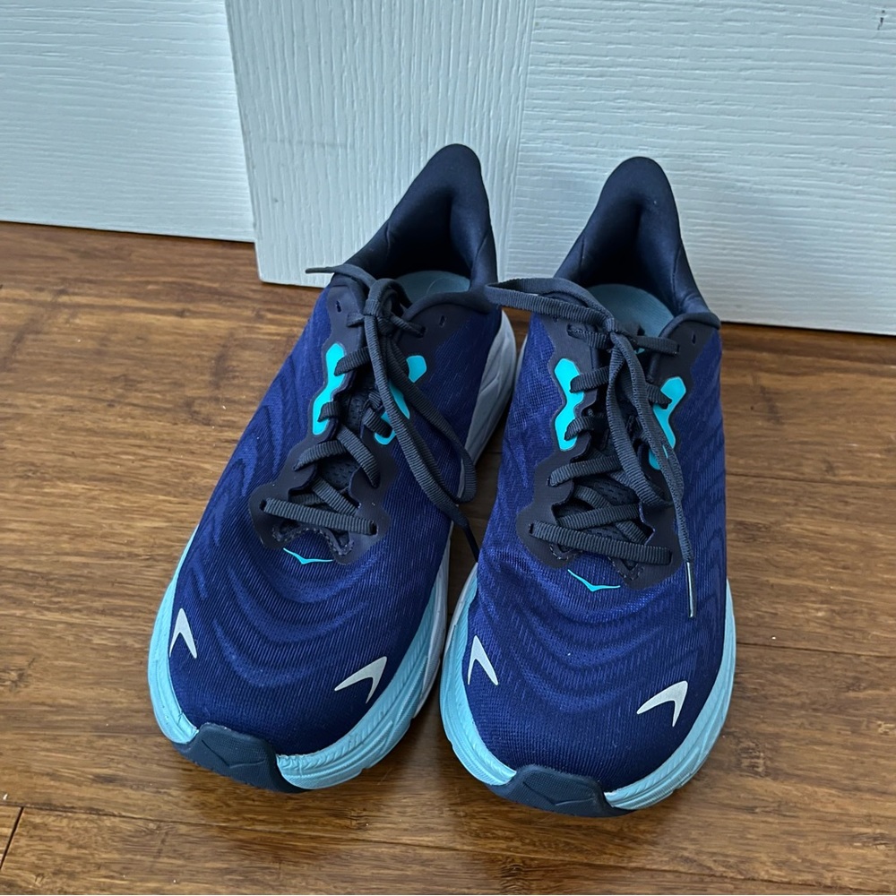 HOKA ARAHI 6